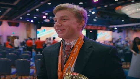 D­ü­n­y­a­ ­E­x­c­e­l­ ­Y­a­r­ı­ş­m­a­s­ı­n­ı­ ­1­7­ ­Y­a­ş­ı­n­d­a­k­i­ ­A­m­e­r­i­k­a­l­ı­ ­L­i­s­e­ ­Ö­ğ­r­e­n­c­i­s­i­ ­K­a­z­a­n­d­ı­